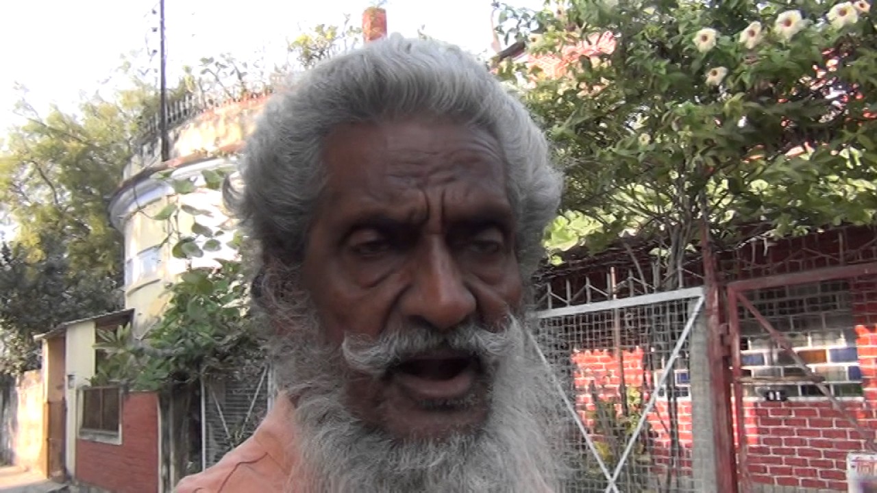 Video thumbnail: Shyam Sadhu showing the patient bull and expressing his views